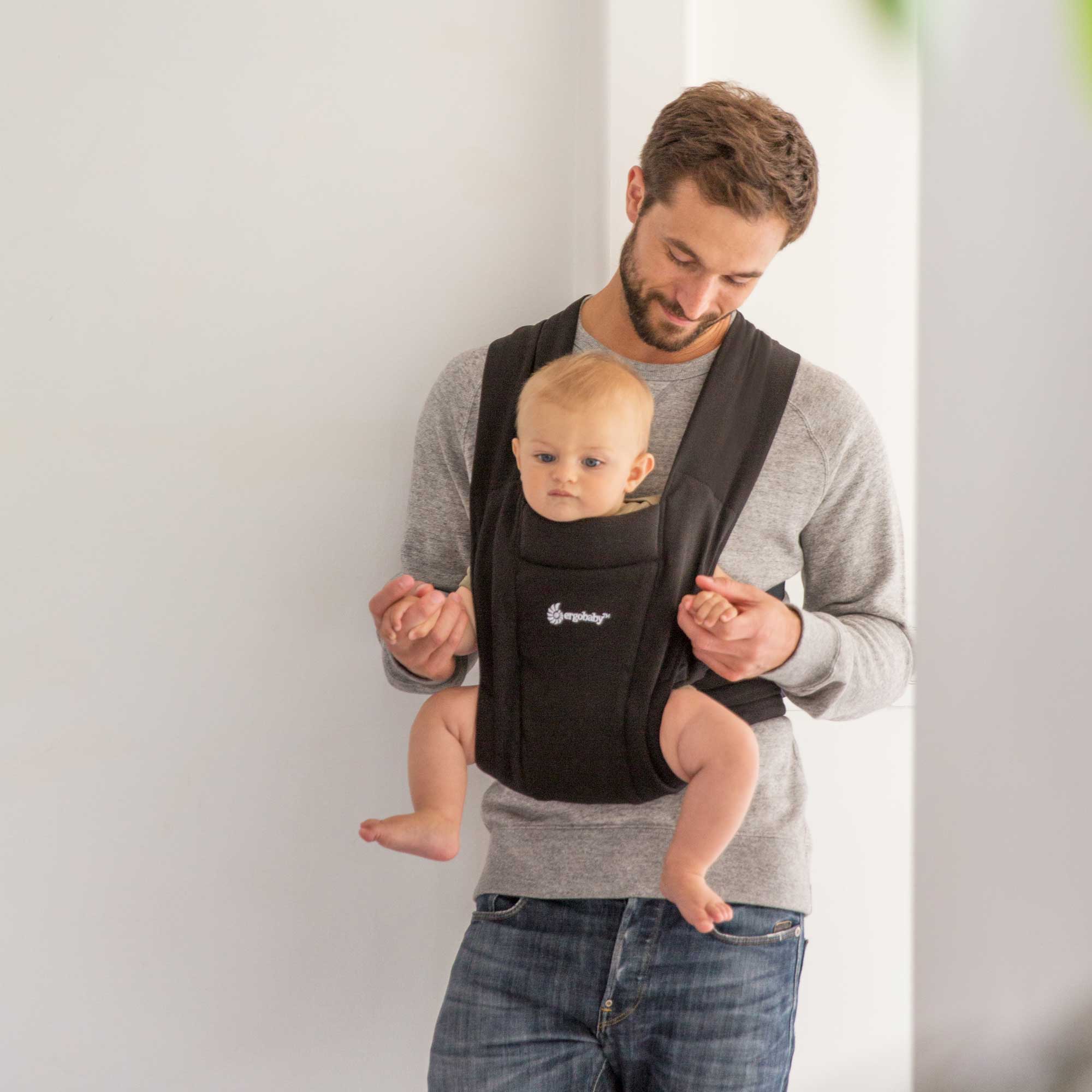 Embrace Cozy Newborn Carrier Pure Black